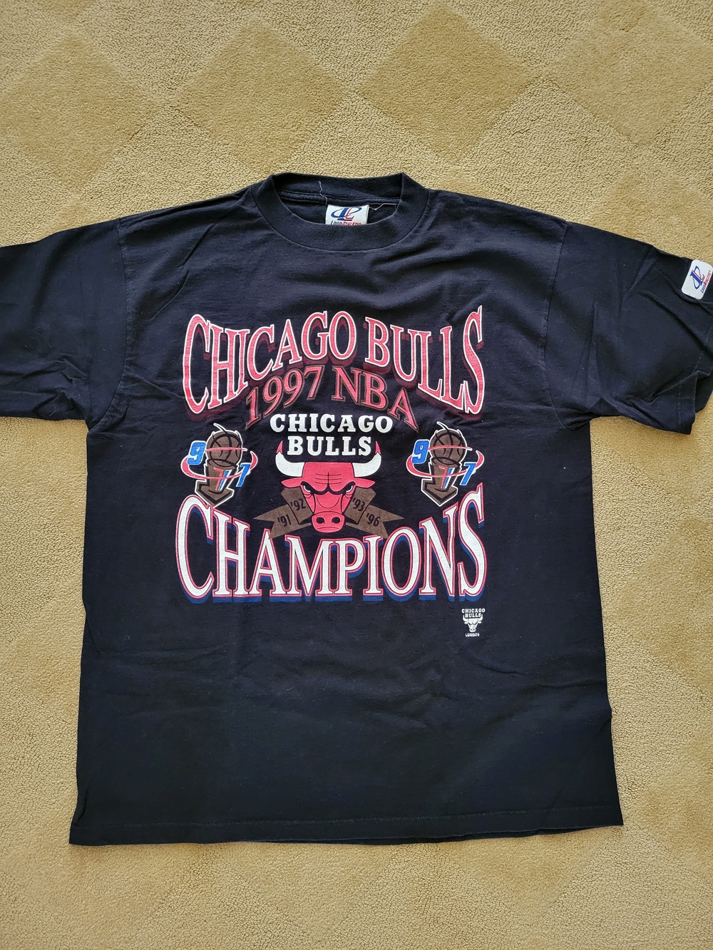 Logo Athletic Black Chicago Bulls 1997 Champions Graphic Tee